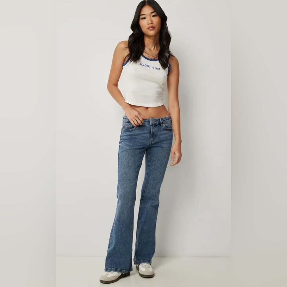 Sz 9 Ardene women’s mid rise flare leg blue jeans stretchy jeans